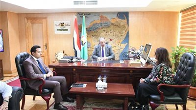 محافظ الفيوم يبحث مع وفد برنامج الأغذية العالمي سبل التعاون المشترك في المجالات التنموية