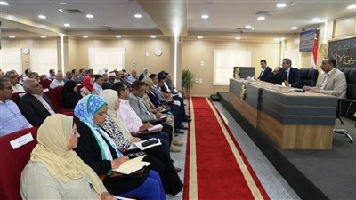 في لقاؤه بالأجهزة التنفيذية.. محافظ السويس يمنع دخول التوكتوك للمدينة