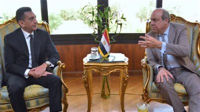 وزير الطيران يلتقى بنائب رئيس المبيعات والتسويق بمنطقة الشرق الأوسط لشركة بوينج العالمية