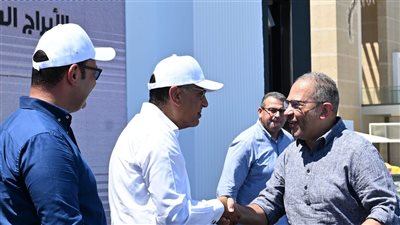رئيس الوزراء يسلم عقود عدد من الوحدات السكنية المتنوعة بمدينة العلمين الجديدة