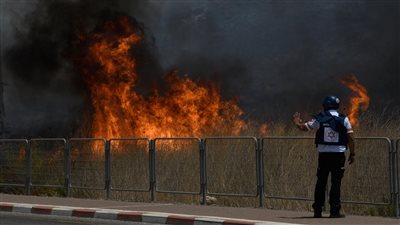 اشتعال حرائق ضخمة في تل أبيب وسط إسرائيل