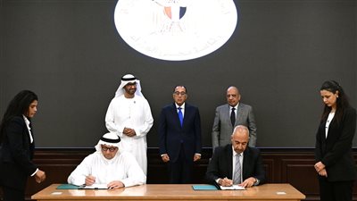 رئيس الوزراء يشهد توقيع اتفاقيتي مشروع إنشاء محطة إنتاج الكهرباء من طاقة الرياح بخليج السويس
