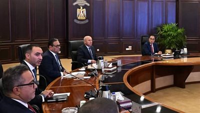 رئيس الوزراء يلتقي ممثلي شركة نيسان مصر لصناعة السيارات 