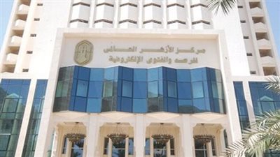 الأزهر للفتوى: لا يليق بشاب أن يكون وسط الناس بثوب قصير يُظهِر فخذه أو يُبرز عورته