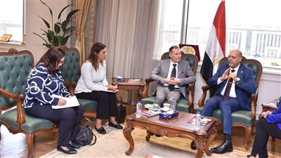 وزير العمل يستقبل وفدًا من برنامج الأغذية العالمي 