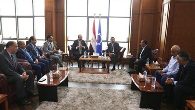تفاصيل زيارة رئيس الهيئة العامة للرعاية الصحية للسويس ولقاؤه بالمحافظ ونواب المحافظة