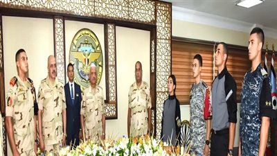 وزير الدفاع والإنتاج الحربي يتفقد مراحل التدريب والتأهيل البدني بالأكاديمية العسكرية المصرية
