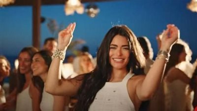 يقلل من حضورها الفني.. ناقدة تهاجم 