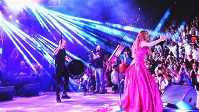 في ليلة استثنائية في دمشق.. نجوى كرم تشعل الأجواء حباً وطرباً في سوريا