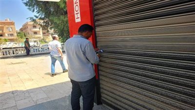 لعدم الإلتزام بقرار الغلق.. تحرير 171 مخالفة للمحلات خلال 24 ساعة