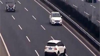 الداخلية تكشف حقيقة صورة لقائد سيارة ملاكى بالسير عكس الإتجاه بالطريق الدولى الساحلى