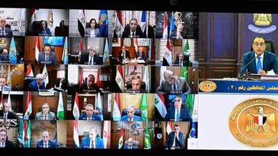 رئيس الوزراء يترأس اجتماع مجلس المحافظين