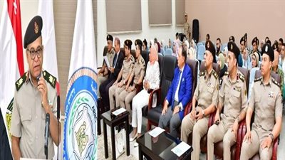 رئيس الأركان يشهد المرحلة الرئيسية لتنفيذ مشروع مراكز القيادة التعبوى للأسطول الجنوبى بالقوات البحرية