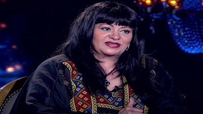 مش عارفة أبلغ فين؟.. فريدة سيف النصر تستغيث: أنا بتسرق 