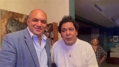 طبيب محمد منير يكشف آخر تطورات حالته الصحية