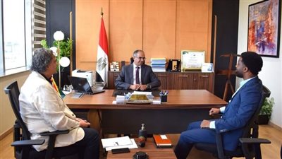 نائب وزير الإسكان يبحث فرص التعاون مع شركة هولندية رائدة في تنفيذ محطات المياه والصرف 