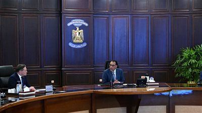 رئيس الوزراء يلتقي المدير العام لشركة 