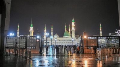هطول أمطار غزيرة على المسجد النبوى بالمدينة المنورة 