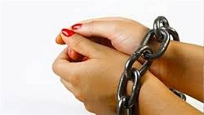 ضبط سيدة بتهمة بث مقاطع فيديو خادشة للحياء على مواقع التواصل الإجتماعي