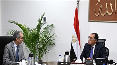 رئيس الوزراء يستعرض مع وزير الاتصالات أوجه التعاون مع الوزارات فى التحول الرقمى