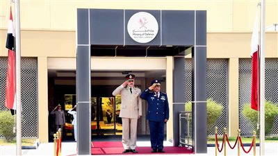 رئيس الأركان يعود إلى أرض الوطن عقب إنتهاء زيارته الرسمية إلى دولة قطر