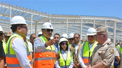 وزير قطاع الأعمال يتابع ميدانيا مستجدات أعمال تطوير مجمع مصانع 