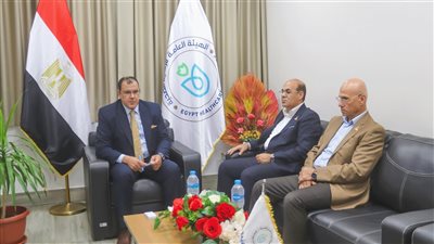 مديرالرعاية الصحية بالسويس يعقد إجتماعاً بأعضاء مجلس الشيوخ