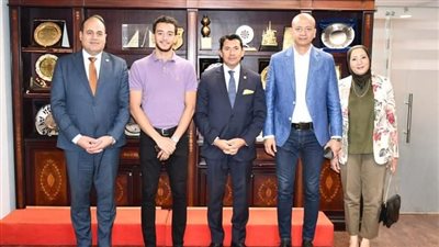 وزير الشباب والرياضة يلتقي البطل الأولمبي محمد السيد لبحث برامج التأهيل 