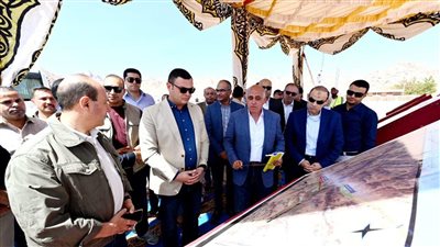 وزير الإسكان يتفقد مشروع ازدواج ورفع كفاءة طريق مطار سانت كاترين