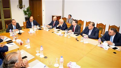 وزير الخارجية يلتقى مع عدد من رموز الإعلام وقادة الرأي والكتاب والأكاديميين