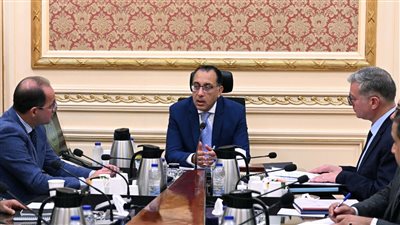 رئيس الوزراء يتابع إجراءات توفير المنتجات البترولية وخطوات زيادة حجم الإنتاج