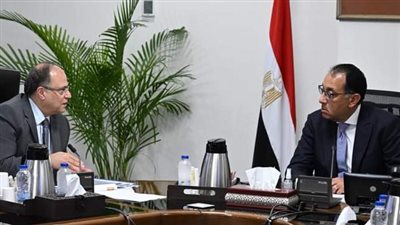 رئيس الوزراء يستعرض مع رئيس هيئة الدواء تقريرًا حول توافر الأدوية في السوق