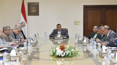 وزير الدولة للإنتاج الحربى يترآس إجتماعاً لرؤساء مجالس إدارات الشركات والوحدات التابعة للوزارة