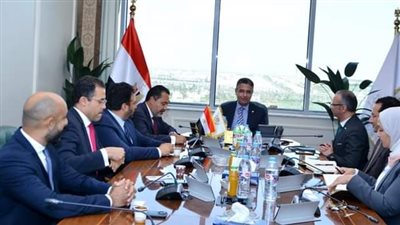 وزير التموين يلتقي وفد بنك 