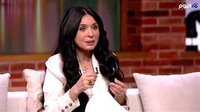 عن مطالبات البعض اعتزالها الرقص.. دينا: 