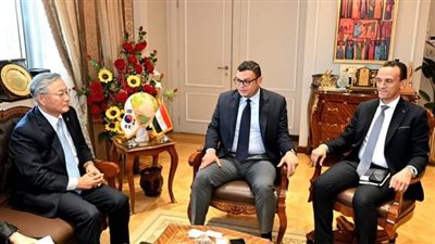 وزير الإسكان يستقبل سفير كوريا الجنوبية بالقاهرة 