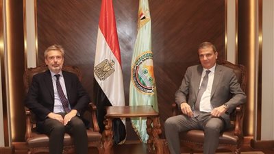 وزير الزراعة والسفير الإيطالي بالقاهرة يبحثان التعاون في التصنيع الزراعى والتقاوى والبذور