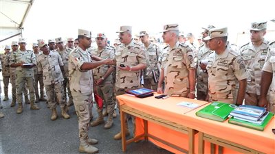 رئيس الأركان يتفقد مراحل التدريب بمعهد ضباط الصف المعلمين