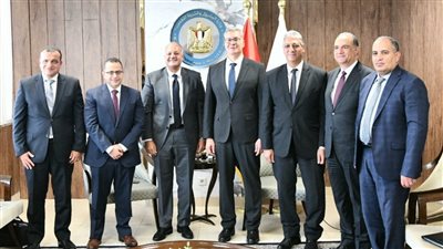 وزير البترول يبحث مع 