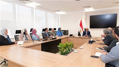 سويلم يلتقي نخبه من اكبر خبراء الاثار والمتاحف لترميم المقتنيات التاريخيه لوزاره الري 