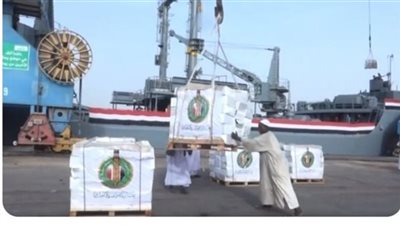 إعلام سودانى: مصر تساند الشعب السودانى بأضخم سفينة مساعدات