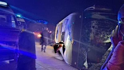 إصابة 46 سائح في إنقلاب أتوبيس سياحي بطريق السويس