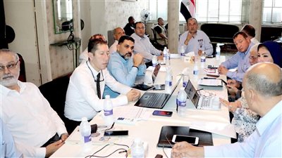 وزير قطاع الأعمال يستعرض مستجدات المشروع القومي لتطوير صناعة الغزل والنسيج