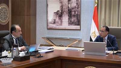  وزير الصناعة والنقل يبحث مع وزير الخارجية والتجارة المجري سبل التعاون المشترك في مجالي الصناعة والنقل