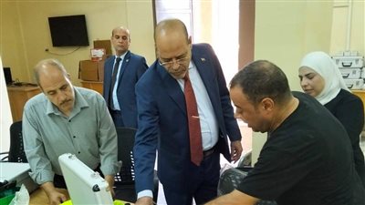 وزير العمل يحث العاملين على الإلتزام والإخلاص في العمل لتقديم الخدمات للمواطنين بشكل لائق وكريم 