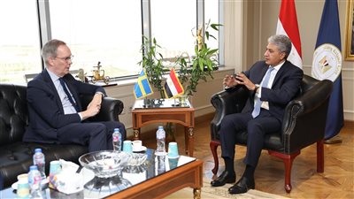 وزير السياحة والآثار يبحث مع سفير السويد بالقاهرة الرؤى والأفكار لتعزيز أطر التعاون الثنائي بين البلدين