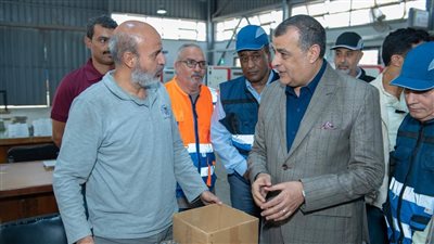 وزير الإنتاج الحربي يقوم بزيارة مفاجئة لشركتيّ 