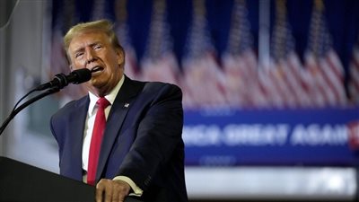 ترامب يتعهد بطرد مهاجرين دخلوا البلاد بموجب برامج أقرها بايدن