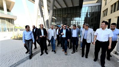 وزير الإسكان يتفقد موقف تنفيذ أعمال التشطيبات بأبراج منطقة الأعمال المركزية بالعاصمة الإدارية 