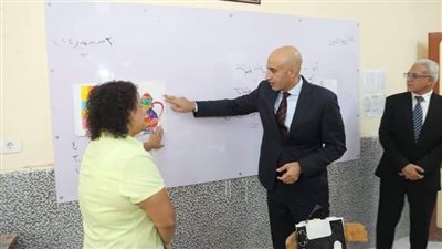 وزير التربية والتعليم يواصل جولاته الميدانية بزيارة (٦) مدارس لمتابعة انتظام سير العام الدراسى الجديد 